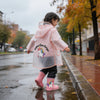 Capa de lluvia para niñas color rosa con unicornio, complemento impermeable infantil para calzado respetuoso que permite jugar libremente en Santiago.