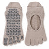 Calcetines de cinco dedos para mujer en color beige Sowilo, protectores cortos ideales para usar de forma invisible con sandalias o calzado respetuoso.
