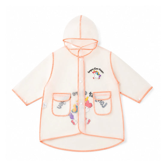 Capa impermeable para niñas con capucha Fantasy Steps rosa, diseño ergonómico holgado que no limita el movimiento ni oprime el empeine alto.