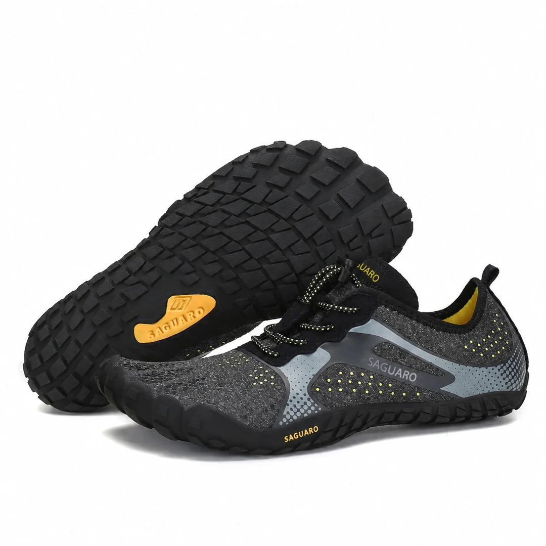 Zapatillas Saguaro Fast I negras mostrando suela y lateral juntas.
