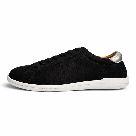 MOKA cuero negro barefoot vista lateral — zapato artesanal minimalista mujer Chile